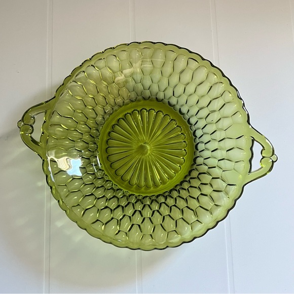 Vintage Indiana Glass Avocado Green Honeycomb Dish 2 Handles - Picture 8 of 9